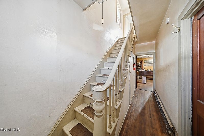 3rd image of 30 Cortland Place