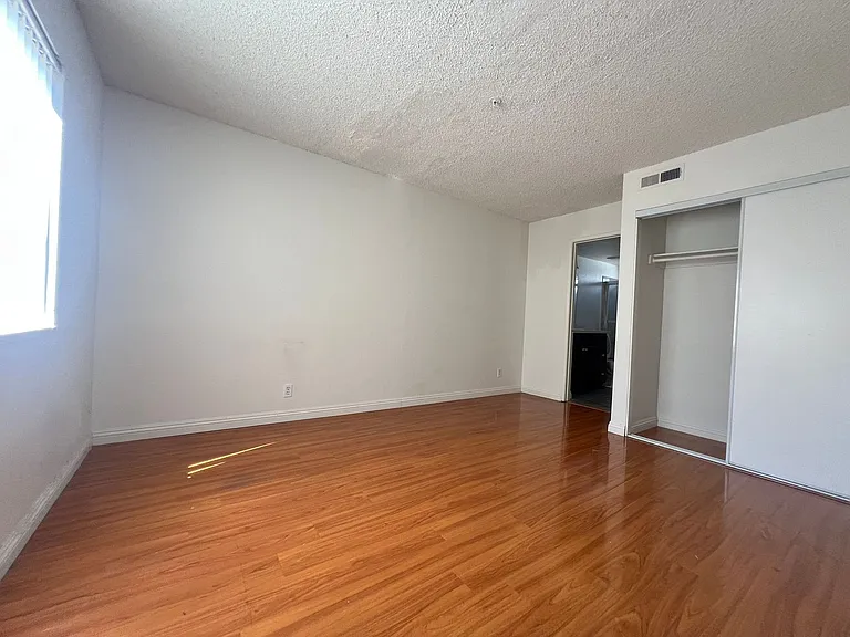 2200 Larch St — Photo 9