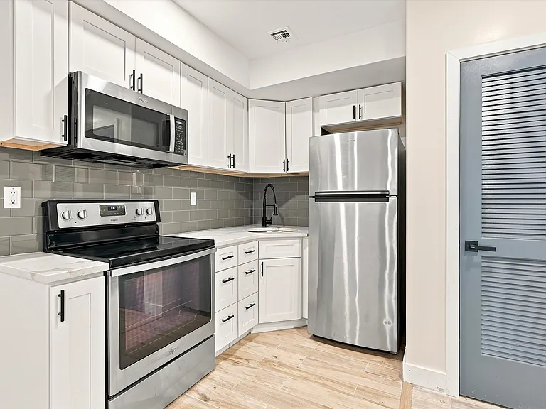 944 W Lycoming St #2 — Photo 4