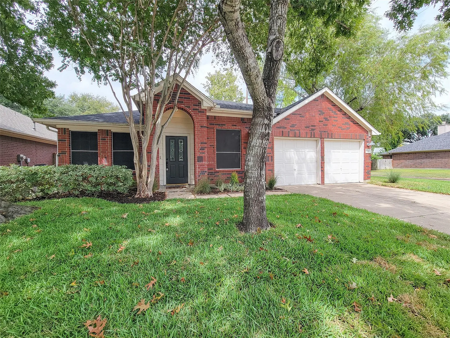 3 bed, 2.0 bath, 1935 sqft, $2,200 — Photo 1