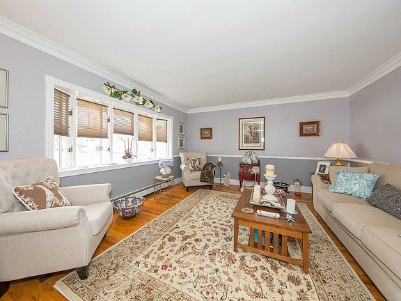 4th image of 75 Spruce St