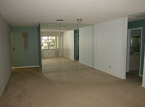 4th image of 9078 SW 82nd Ter Unit D