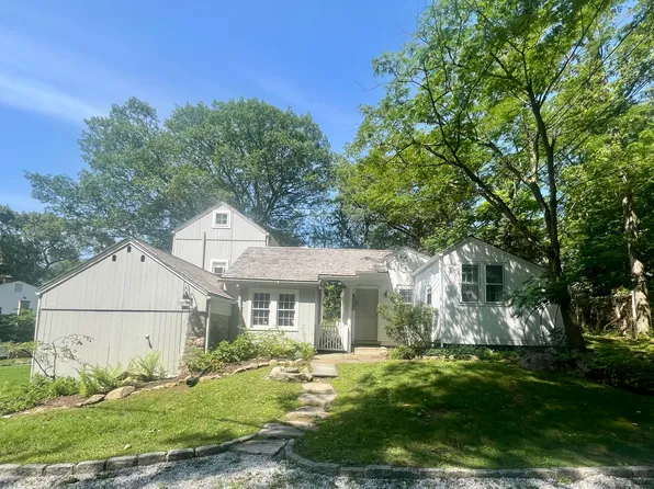 40 Hillside Rd N, Weston, CT 06883
