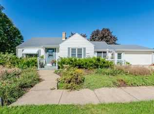 984 Fairview St, German Valley, IL 61039