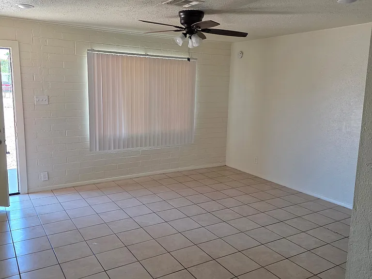 2433 E Cameron Vis — Photo 13