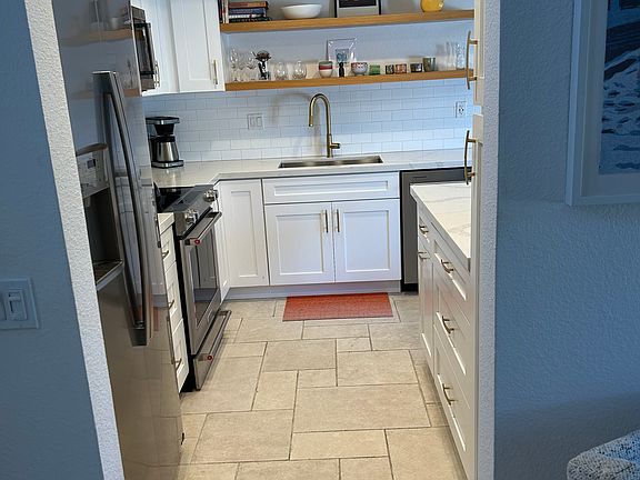 4th image of 540 Via De La Valle