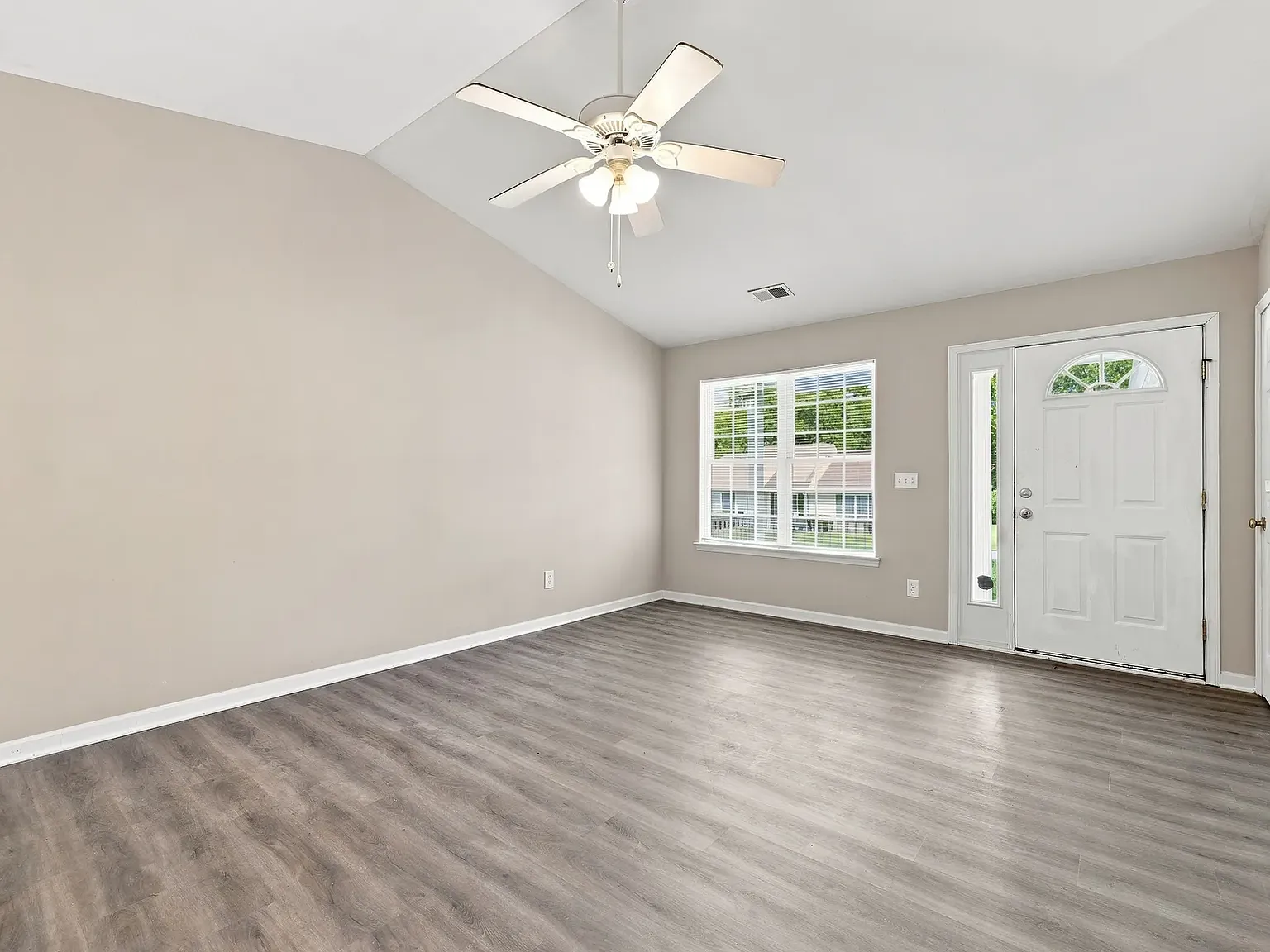 3 bed, 1224 sqft, $1,800 — Photo 2
