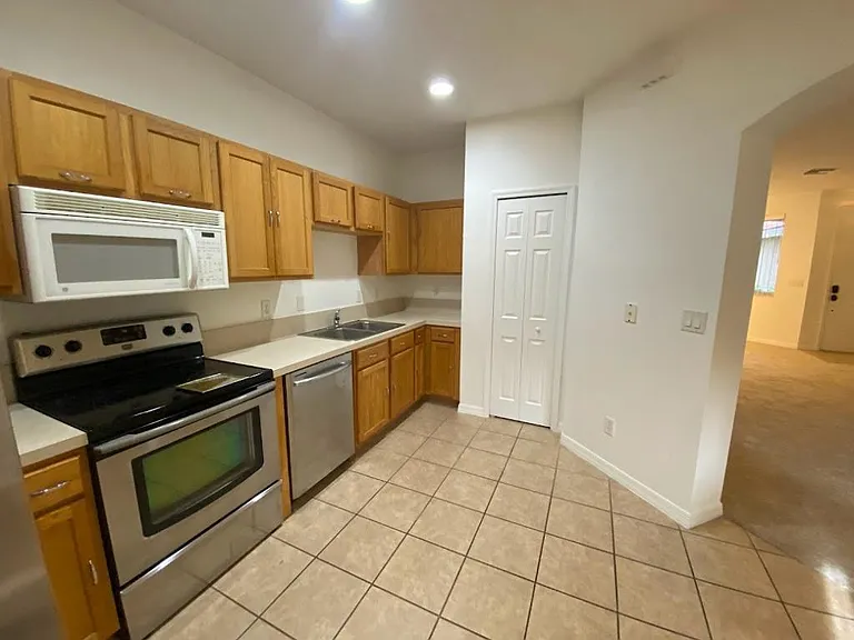 9634 Roundstone Cir — Photo 7