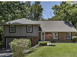 10108 Oakridge Dr, Overland Park, KS 66212