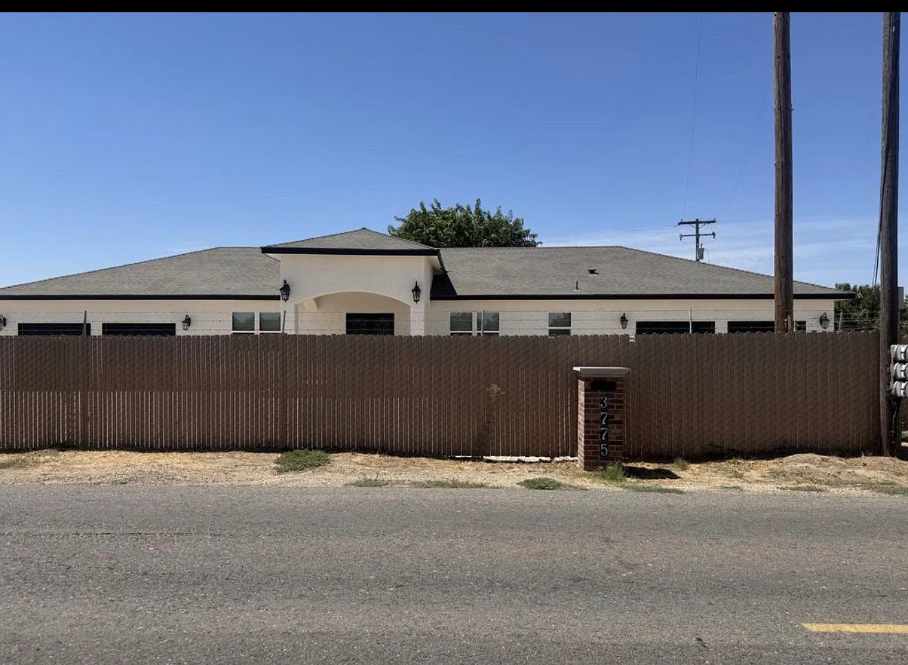 4 bed, 2500 sqft, $3,250 — Photo 1