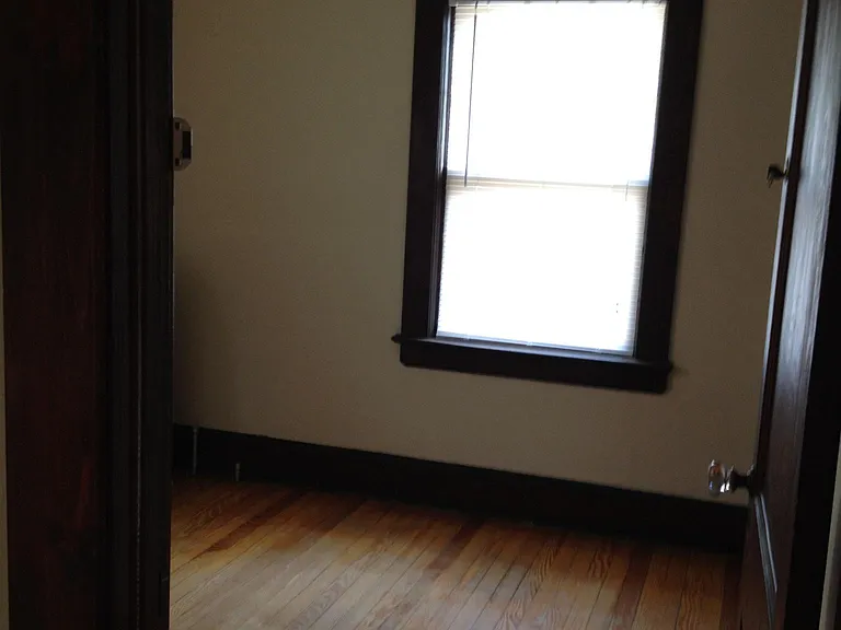 219 Howard St — Photo 6