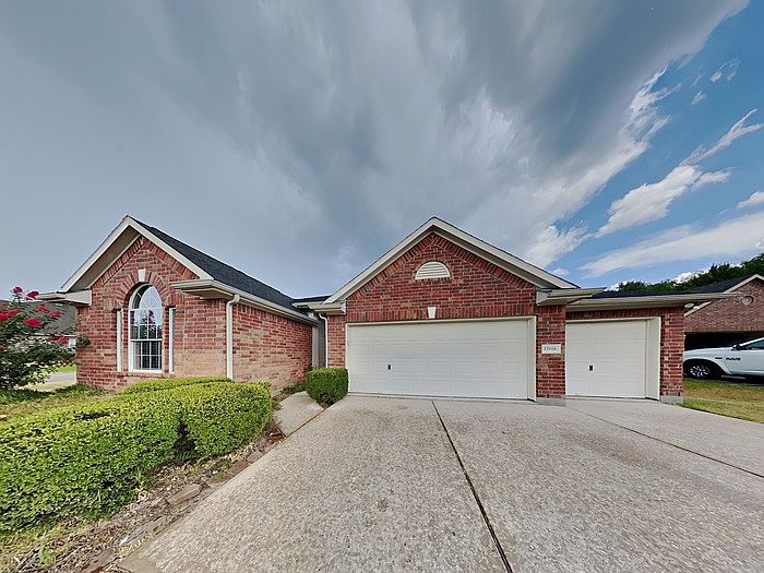 1st image of 32918 Greenfield Forest Dr