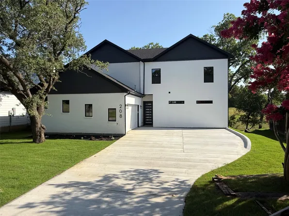 208 Silverleaf Dr, Fort Worth, TX 76112
