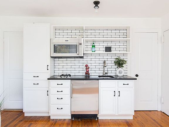 4th image of 130 Henry St APT 3F