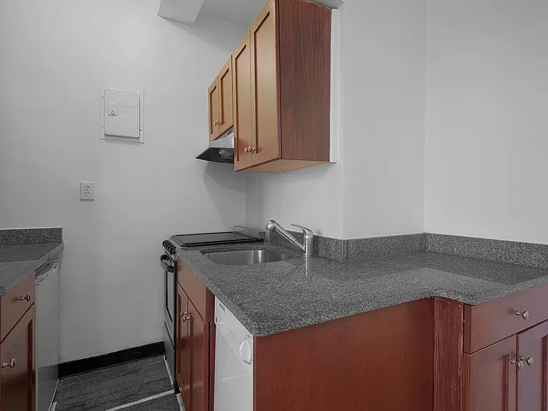 208 W 23rd St #201 — Photo 4