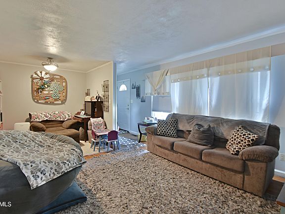 5th image of 106 Oak Ln