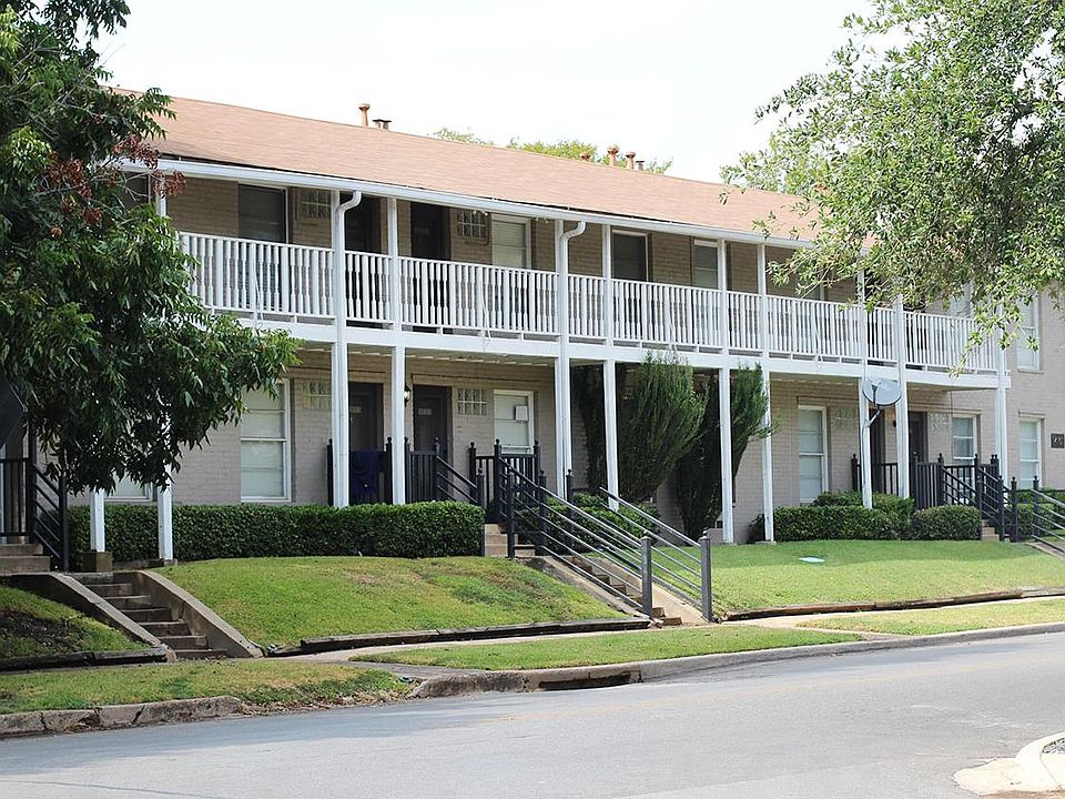 Douglas Court Apartments 