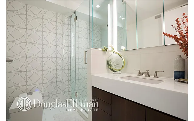 Rented by Douglas Elliman | media 33