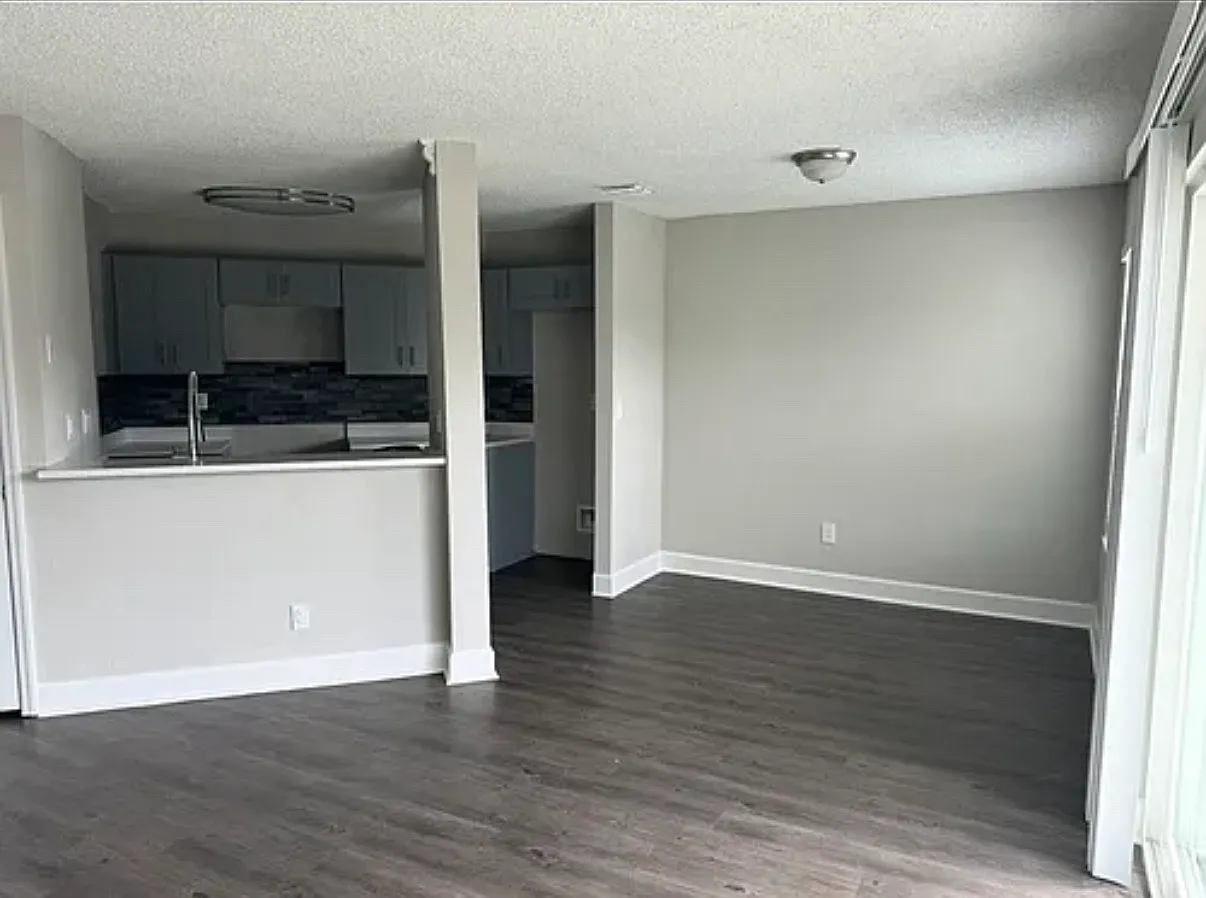 2 bed, 900 sqft, $1,600 — Photo 4