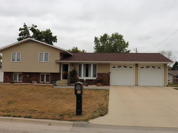 402 Valley Dr, Decorah, IA 52101