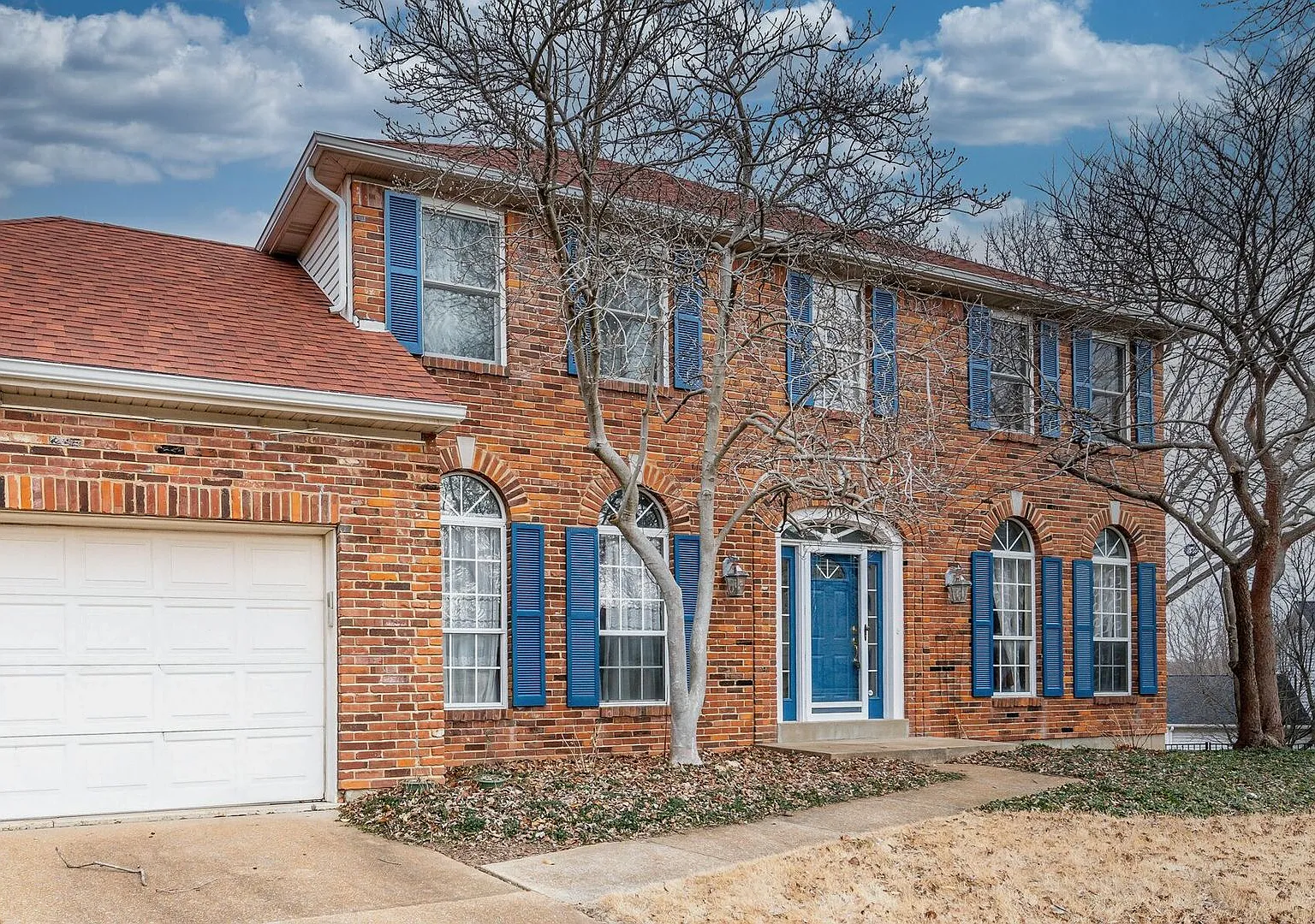 Spacious Parkway South Home with Walk-Out Basement & Large Backyard — Photo 4