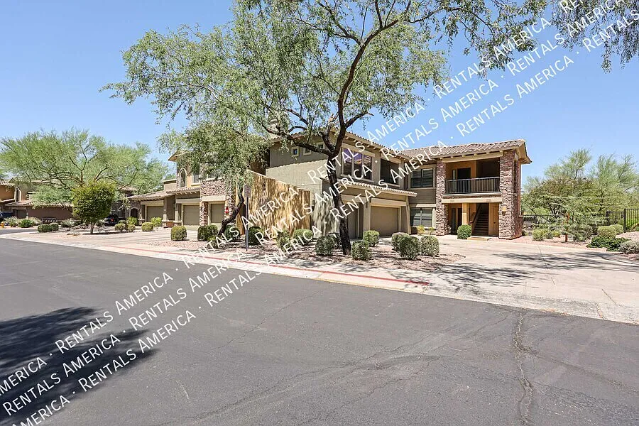 Charming 2 Bedroom, 2 Bath Condo with Garage in a Prime Location! — Photo 3