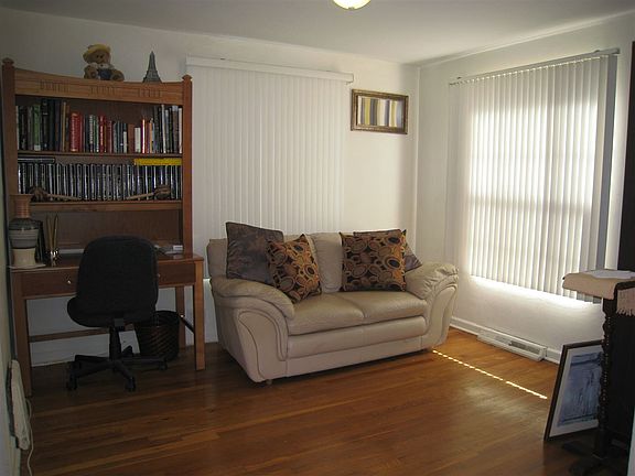 4th image of 1829 E Fox St
