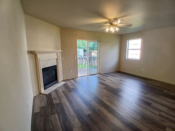 4th image of 990 NE Savannah Dr APT 4