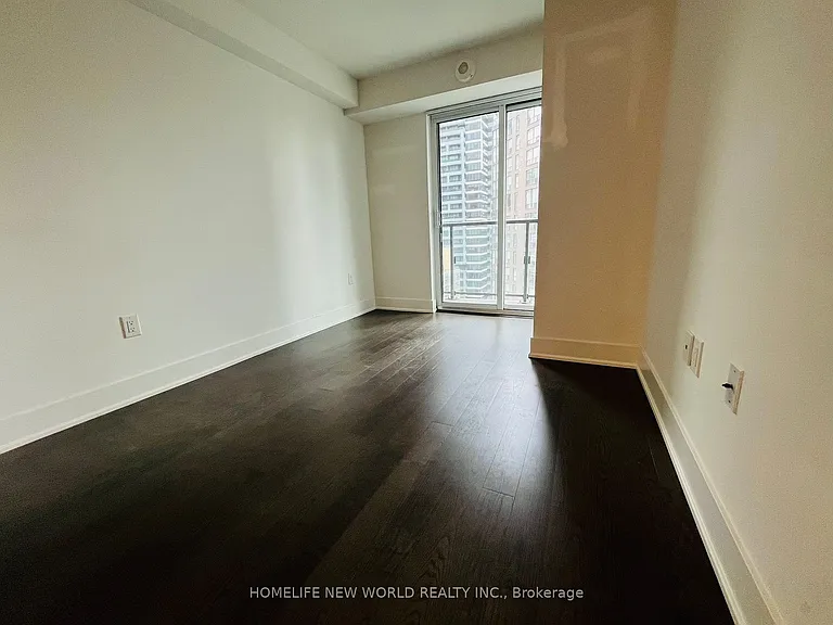 955 Bay St #2019 — Photo 4