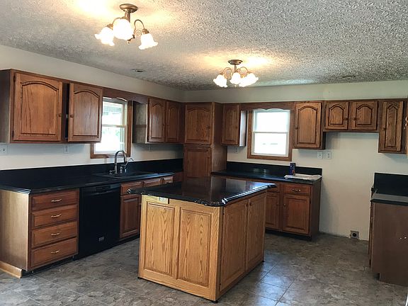 4th image of 172 Penix St