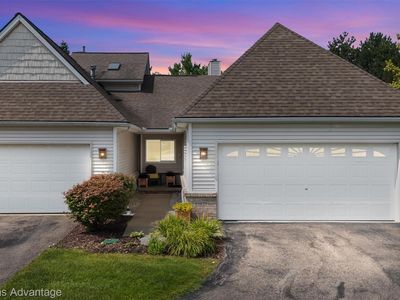 61027 Evergreen Ct, South Lyon, MI, 48178