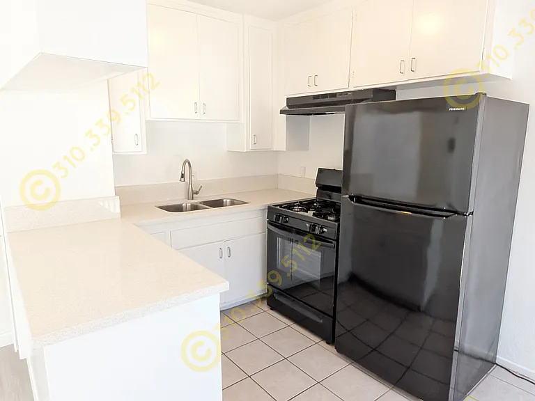 1420 Barry Ave #4 — Photo 3