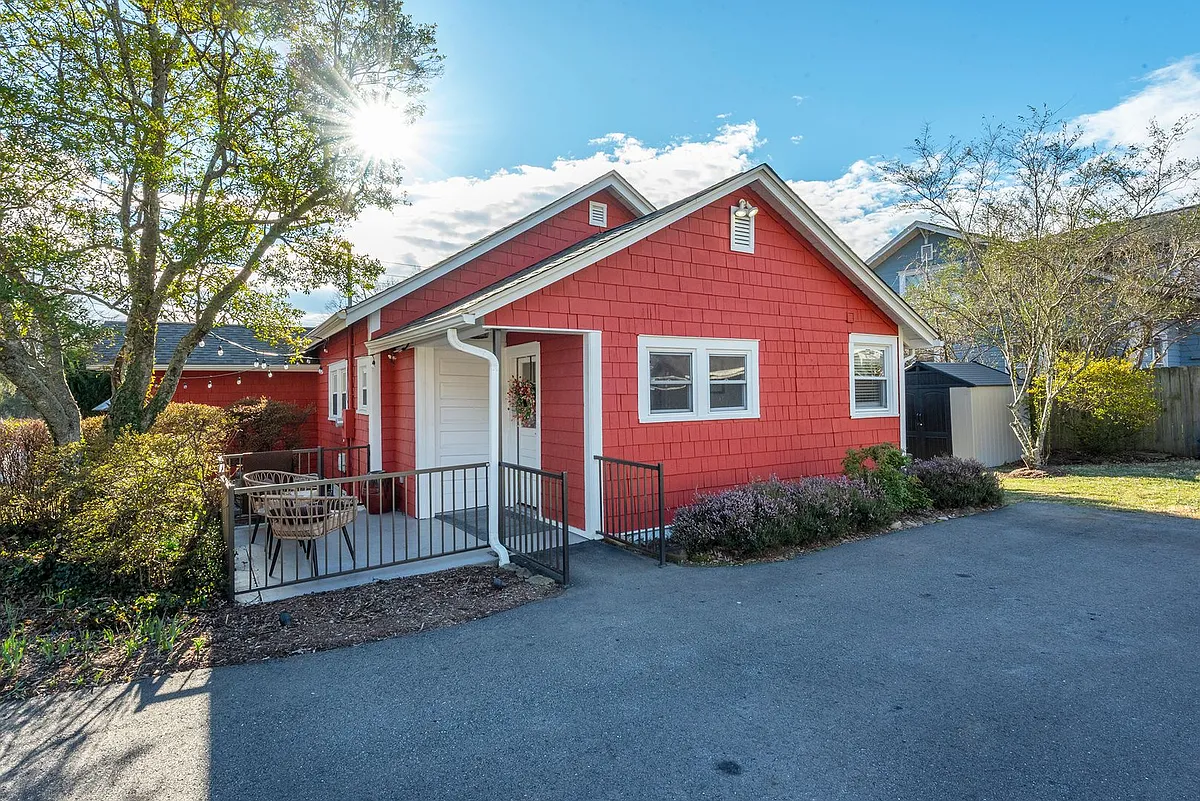 Building Photo - 829 Montreat Rd