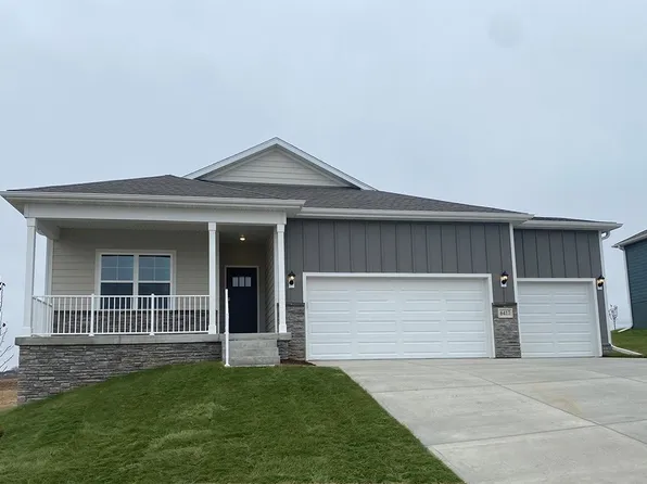 2837 Prairie Wind Ct, Hiawatha, IA 52233