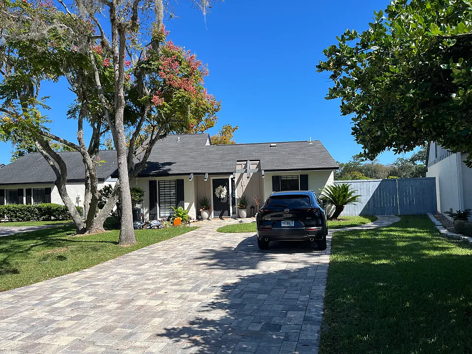 162 Bermuda Ct