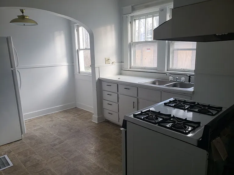 1009 S Walnut St — Photo 7