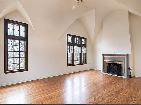 4th image of 15700 Van Aken Blvd APT 30