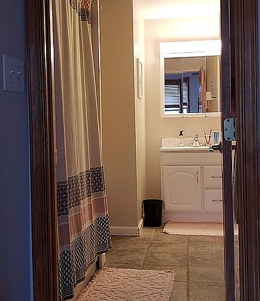 Front Bathroom (full)