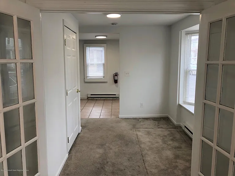 90 Asbury Ave — Photo 7