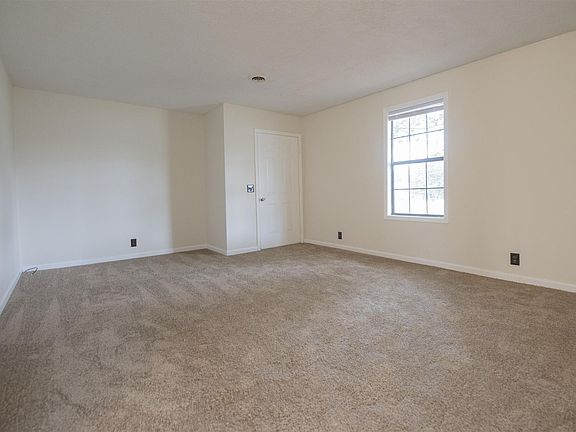 3rd image of 365 Creekwood Ct