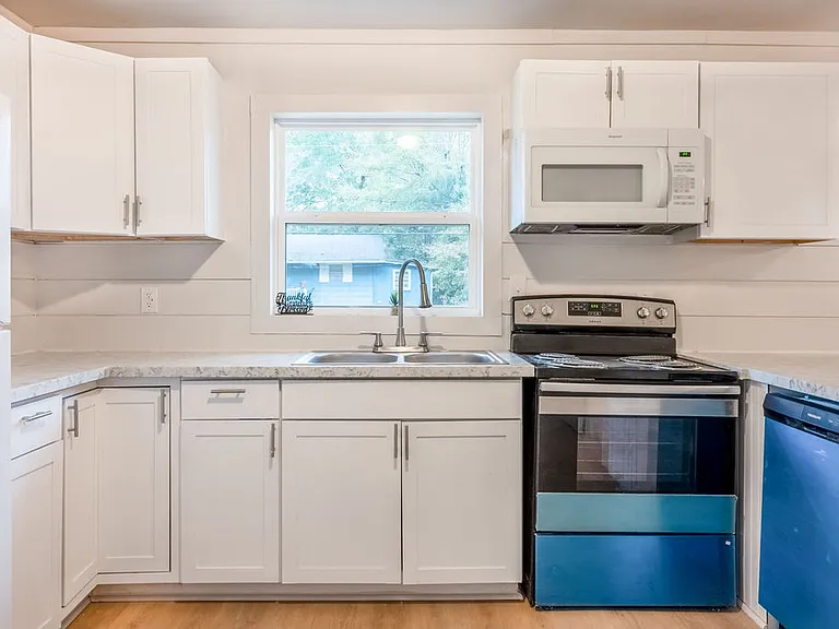 80 Menefee St — Photo 10