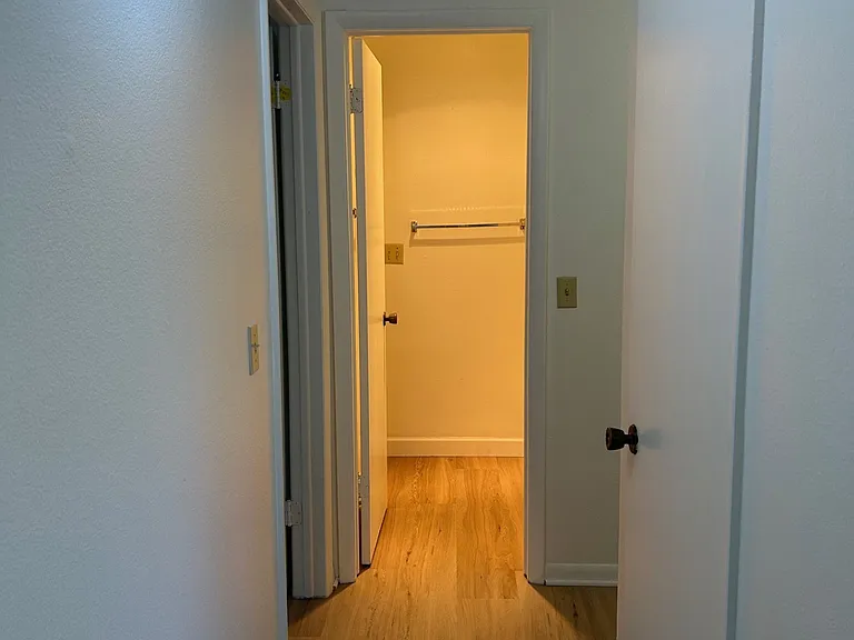 1121 Chino St #4 — Photo 8