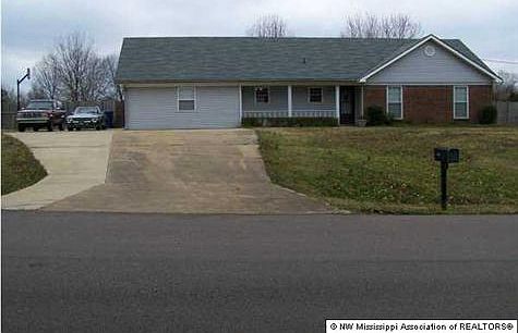 2nd image of 905 Reed Rd