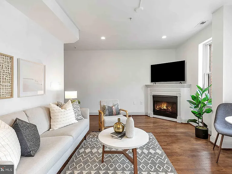 1417 Chapin St NW #307 — Photo 5