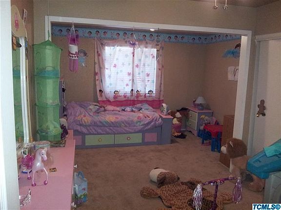 2nd image of 7944 N Dearing Ave