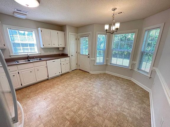 5th image of 2935 Rockport Dr