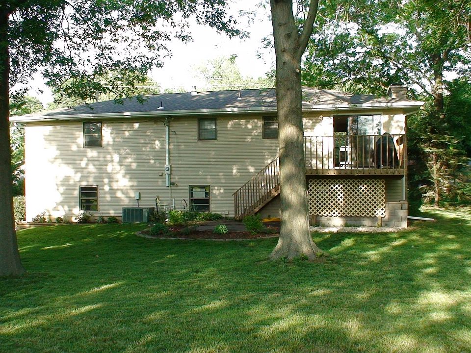 2nd image of 3815 Woodland Dr