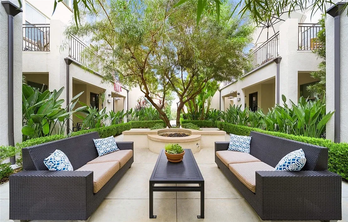 2 bed, 2.5 bath, 1464 sqft, $4,150 — Photo 1