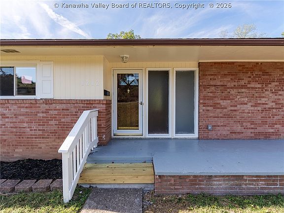 5th image of 1212 Crown Dr