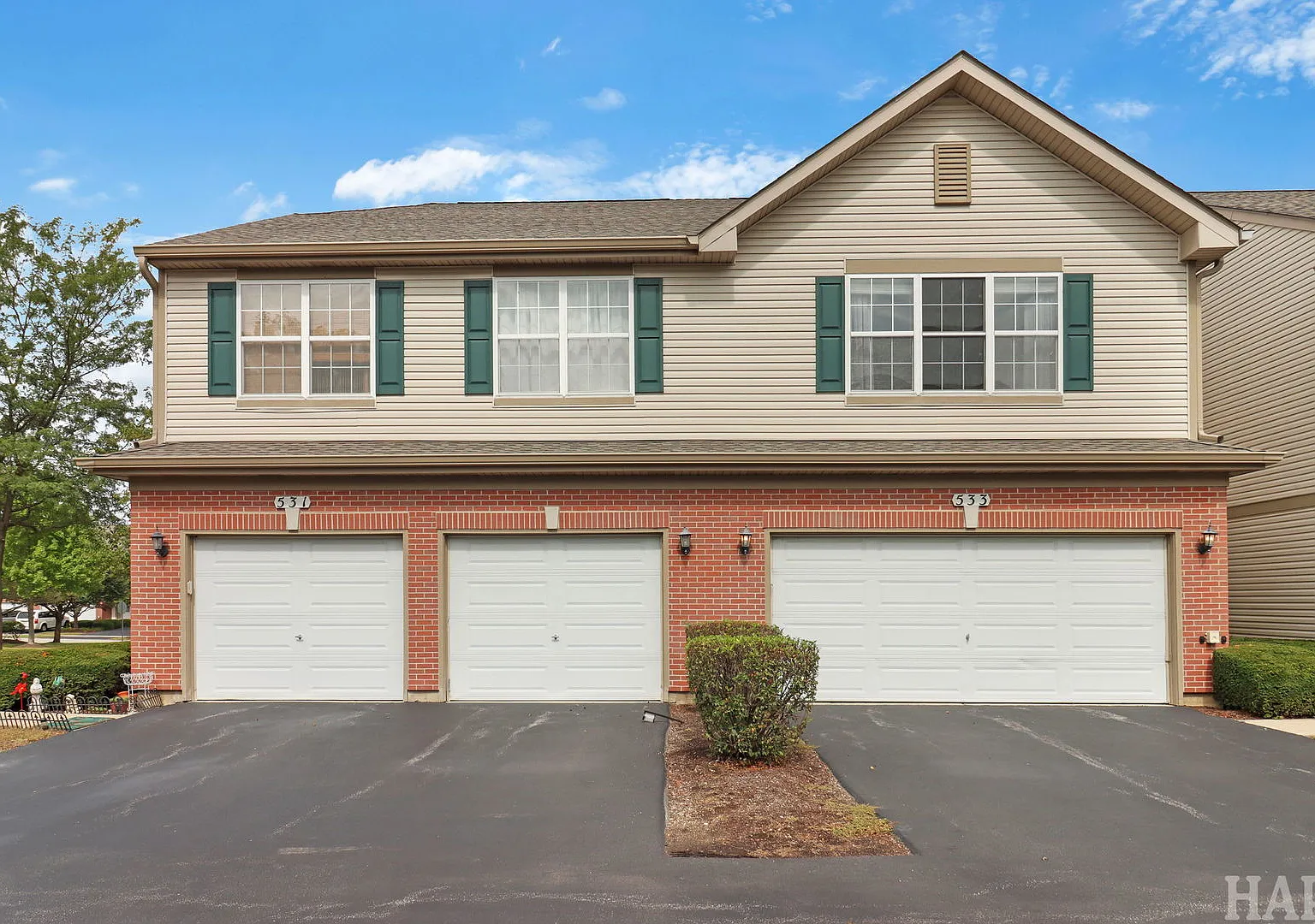 3 bed, 2.5 bath, 1696 sqft, $2,800 — Photo 1